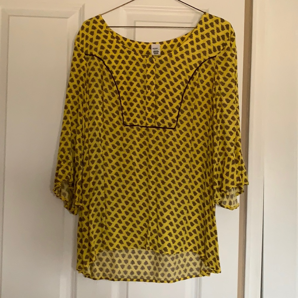 3/4 length sleeve yellow and brown Jockey blouse with flared sleeves